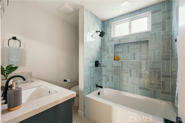 16502 Potter Circle, Huntington Beach CA: https://media.crmls.org/medias/247ae297-b768-432b-b712-b6e2a2a460fb.jpg
