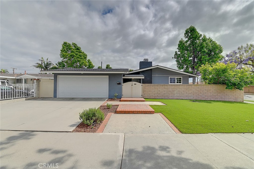 2044 W Spruce Avenue