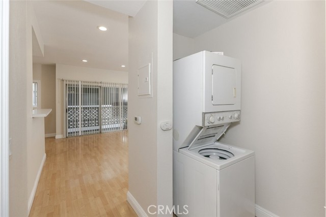 620 N 6th Street, Burbank CA: https://media.crmls.org/medias/247c2b6a-0387-4746-9075-2bed039cb7ae.jpg