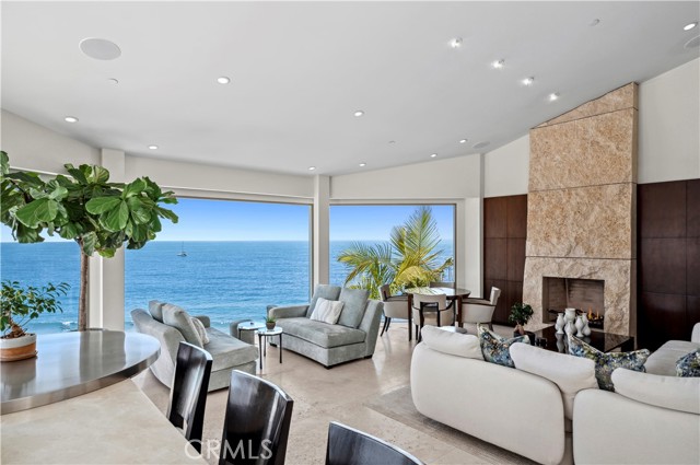 88 Emerald, Laguna Beach CA: https://media.crmls.org/medias/247cbb84-5df5-49d0-883c-0e8981478463.jpg