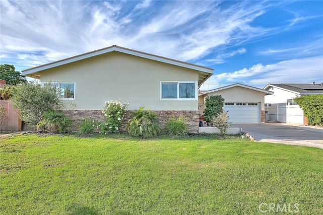 Detail Gallery Image 2 of 43 For 2149 W Cris Ave, Anaheim,  CA 92804 - 4 Beds | 2 Baths