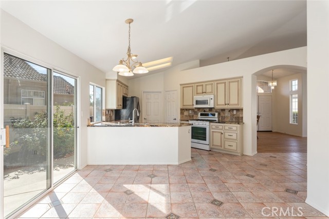 Detail Gallery Image 13 of 44 For 40224 via Acuna, Murrieta,  CA 92562 - 2 Beds | 2 Baths