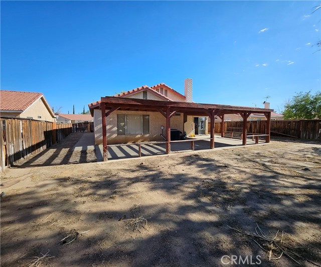 10966 Willow Lane, Adelanto CA: https://media.crmls.org/medias/24807f56-5e84-46ed-af0d-be7bc6244d13.jpg