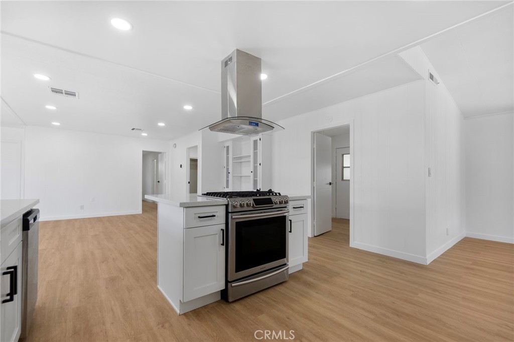 MLS #OC25240033 image #13