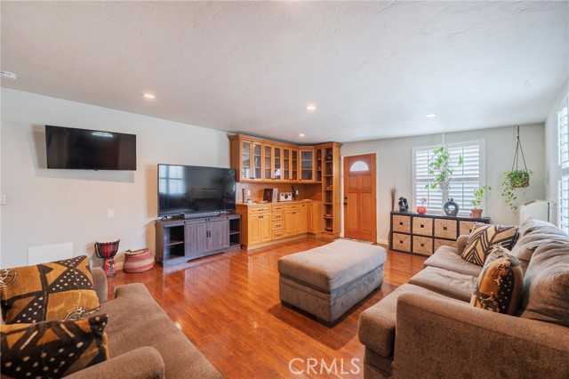 Detail Gallery Image 32 of 45 For 2219 S Elderberry Ave, Ontario,  CA 91762 - 4 Beds | 2 Baths
