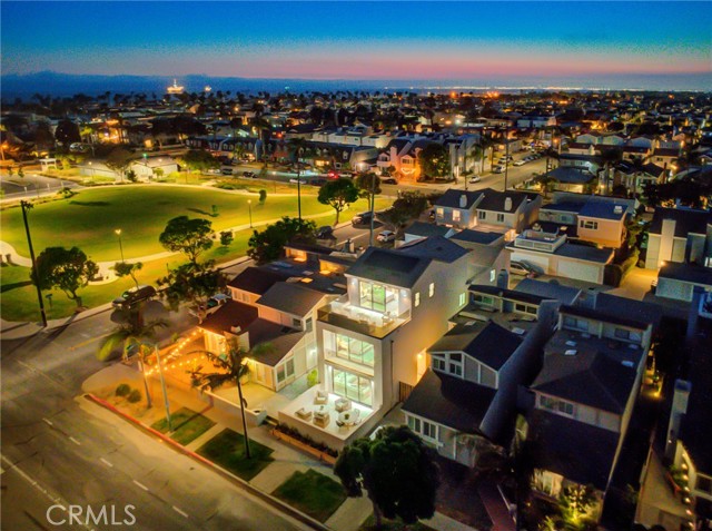 Detail Gallery Image 3 of 68 For 505 17th St, Huntington Beach,  CA 92648 - 3 Beds | 2/1 Baths