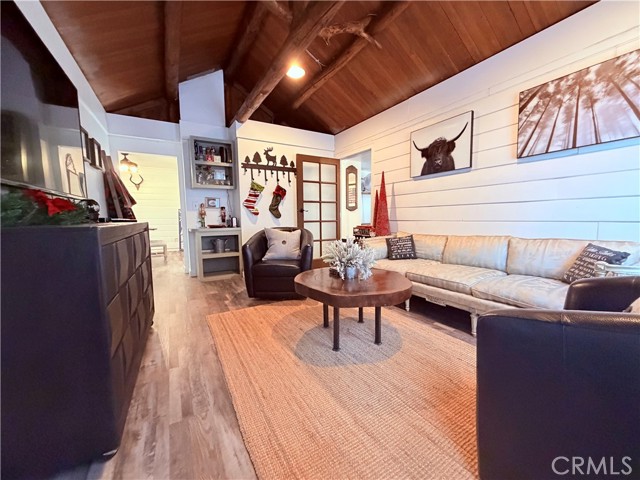 Image 23 of 52 For 926 Kuffel Canyon