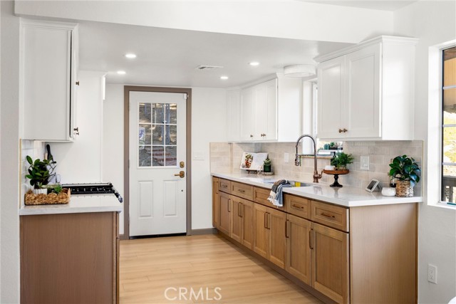 Detail Gallery Image 11 of 44 For 1113 N Grass Valley, Lake Arrowhead,  CA 92352 - 4 Beds | 2 Baths