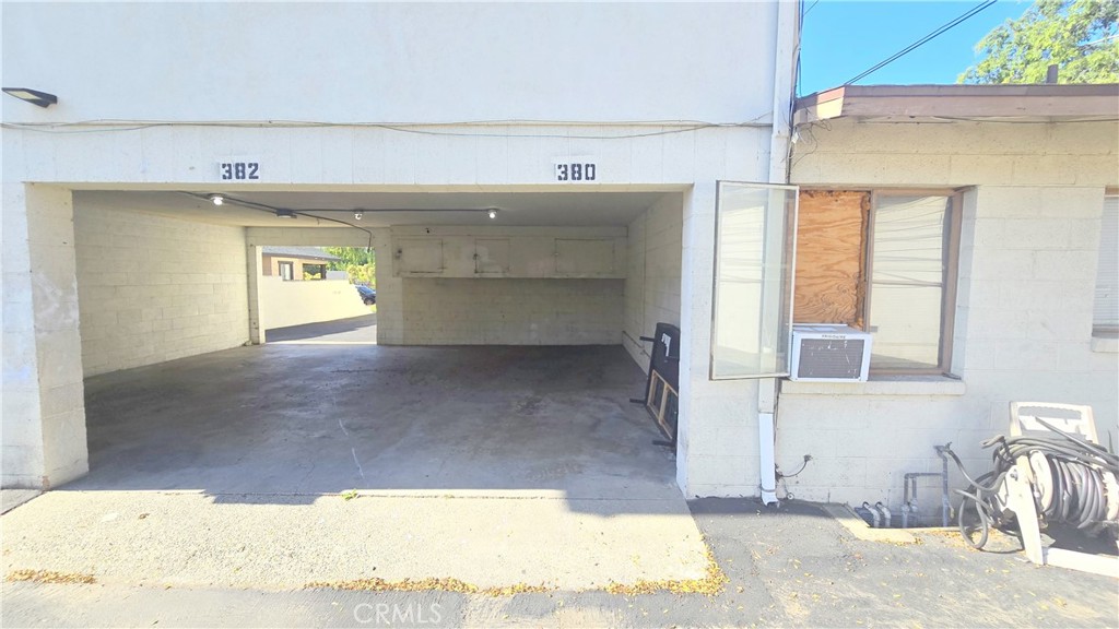 https://media.crmls.org/medias/2481a7f8-d1f8-41f2-8561-fbe1063aa5ee.jpg?preset=X-Large