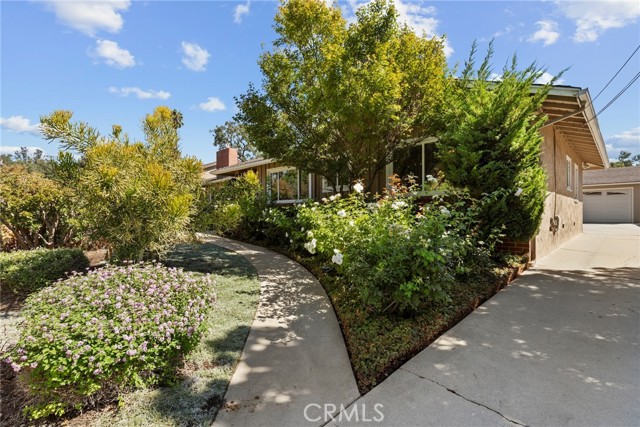 1870 N Arroyo Boulevard, Pasadena CA: https://media.crmls.org/medias/2481d337-e560-41fb-9e30-e779c1df1725.jpg