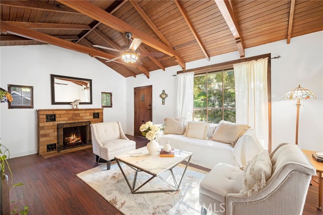 Detail Gallery Image 4 of 52 For 12347 Spring Trail, Sylmar,  CA 91342 - 3 Beds | 2 Baths