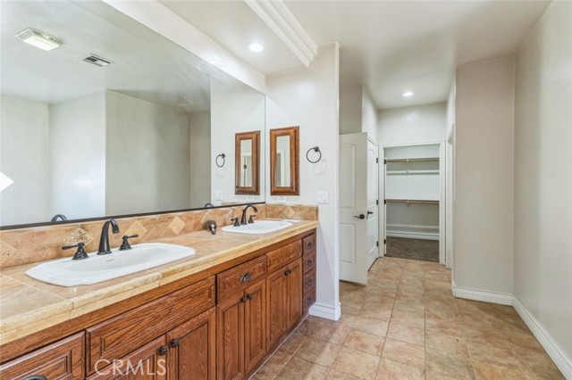 Detail Gallery Image 16 of 32 For 17926 Garden Glen Rd, Victorville,  CA 92395 - 4 Beds | 3/1 Baths