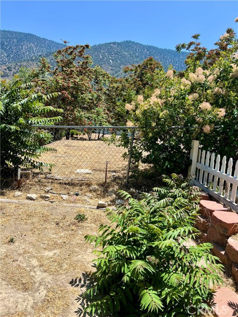 728 Monterey Trail, Frazier Park CA: https://media.crmls.org/medias/2483e6c5-213e-457a-8756-d663a1a49ce5.jpg