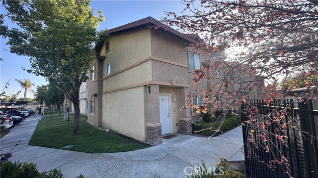 600 Hosking Avenue, Bakersfield CA: https://media.crmls.org/medias/24840cdb-1591-4f5e-ae0d-410453da60b8.jpg