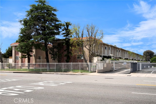 Detail Gallery Image 33 of 33 For 10159 De Soto Ave #202,  Chatsworth,  CA 91311 - 3 Beds | 2/1 Baths