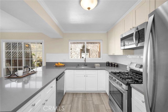 1047 E Huntington Drive, Monrovia CA: https://media.crmls.org/medias/2484af5d-6a60-4c13-b009-16d8f7093862.jpg