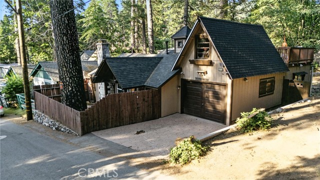373 Redwood Lane, Crestline CA: https://media.crmls.org/medias/2485363b-3f0a-41ba-9a0c-8dc64db7ea47.jpg