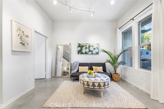 Detail Gallery Image 9 of 47 For 210 N Spurgeon St, Santa Ana,  CA 92701 - 1 Beds | 1/1 Baths