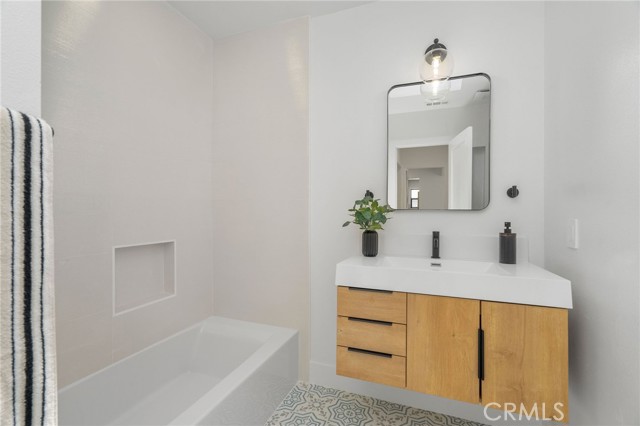 17200 Lanark Street photo 16