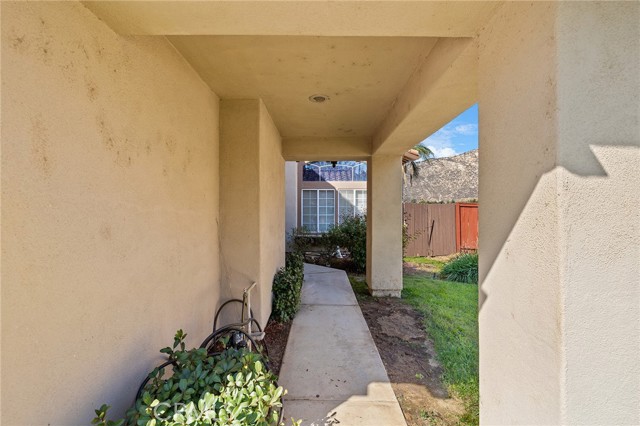 Detail Gallery Image 5 of 51 For 23702 Cedar Creek, Moreno Valley,  CA 92557 - 4 Beds | 3 Baths