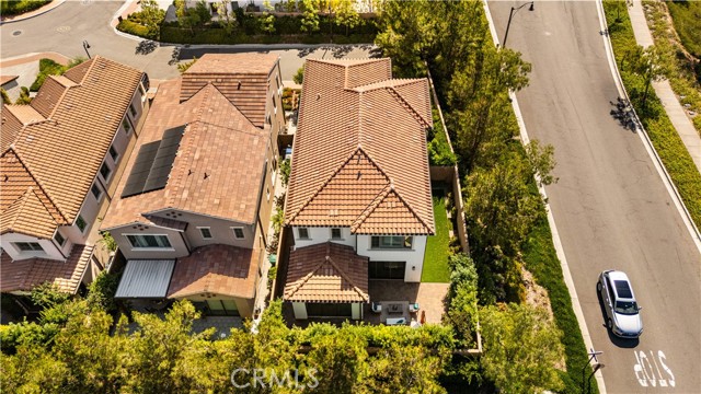 100 Viano, Irvine CA: https://media.crmls.org/medias/24866837-a97e-4d86-a5fe-0f909fe7e9af.jpg