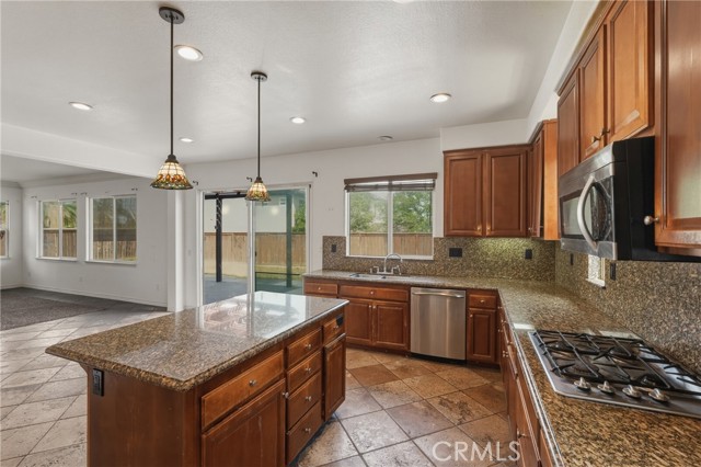 Detail Gallery Image 16 of 46 For 28366 Northmoore Pl, Menifee,  CA 92584 - 5 Beds | 3 Baths