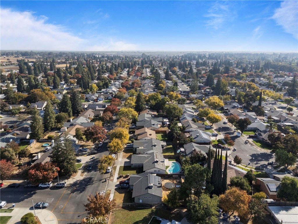 https://media.crmls.org/medias/248797e2-8b20-46fa-ba52-efe145995c0f.jpg?preset=X-Large