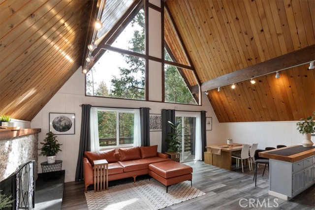 Detail Gallery Image 14 of 71 For 155 Birchwood, Lake Arrowhead,  CA 92352 - 3 Beds | 2 Baths