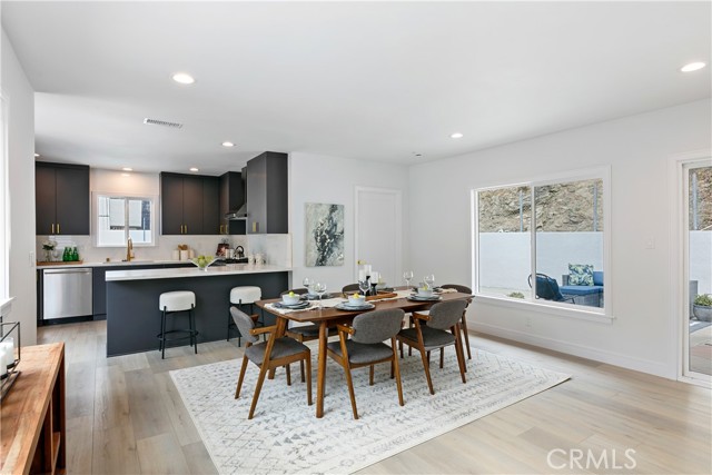 Detail Gallery Image 11 of 51 For 3900 Benedict Canyon Dr, Sherman Oaks,  CA 91423 - 3 Beds | 4 Baths