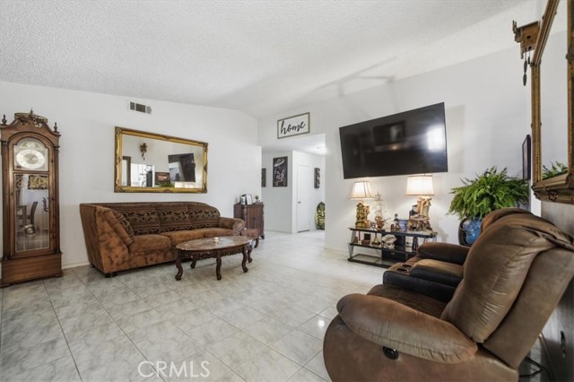 15235 Newmont, Lancaster CA: https://media.crmls.org/medias/24893d8b-fd21-40e6-9090-669b686e29b2.jpg