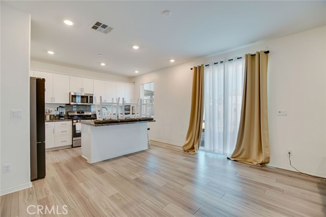 Detail Gallery Image 12 of 33 For 2526 Gunner Ridge, Rialto,  CA 92377 - 3 Beds | 2/1 Baths