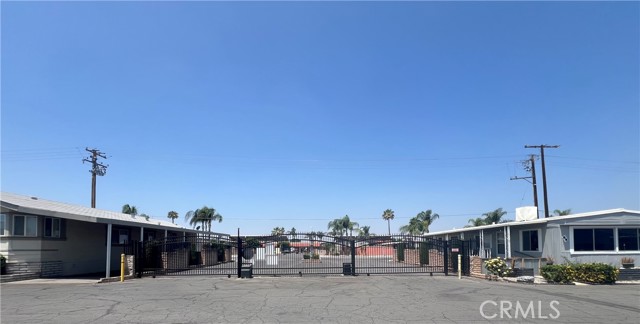 880 N Lake Street, Hemet CA: https://media.crmls.org/medias/248a0759-c7df-4c91-959b-1be9dcbff2c1.jpg