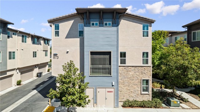 Detail Gallery Image 4 of 39 For 873 Savi Dr #103,  Corona,  CA 92878 - 4 Beds | 3/1 Baths