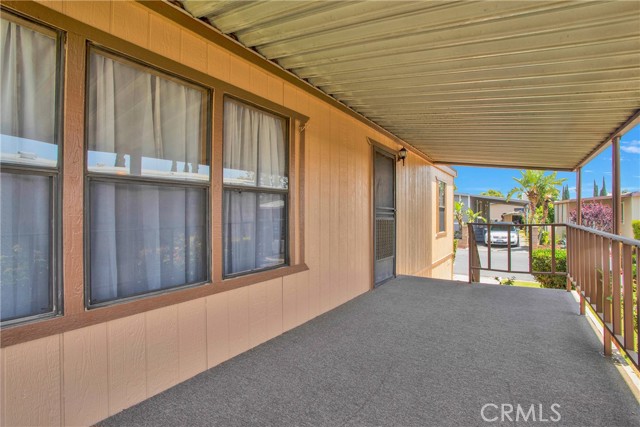 350 S Willow Avenue, Rialto CA: https://media.crmls.org/medias/248b4794-ab9b-494f-a132-cff30d2696f7.jpg