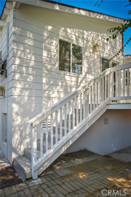 Detail Gallery Image 8 of 26 For 6150 Strickland Ave, Los Angeles,  CA 90042 - 3 Beds | 2 Baths