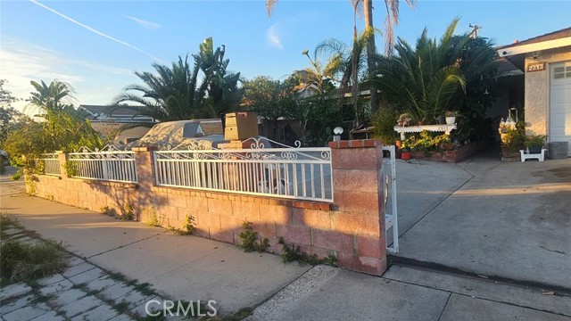 Detail Gallery Image 28 of 34 For 2313 Downie Pl, Santa Ana,  CA 92706 - 4 Beds | 2 Baths