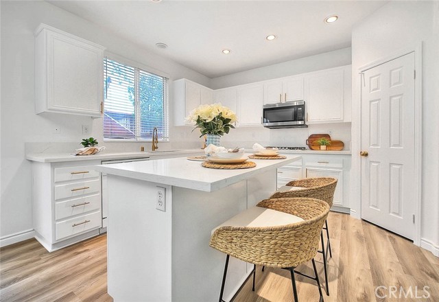 37089 Meadow Brook Way, Beaumont CA: https://media.crmls.org/medias/248c4acb-f1ad-4f6e-8986-c93b2a3d4705.jpg