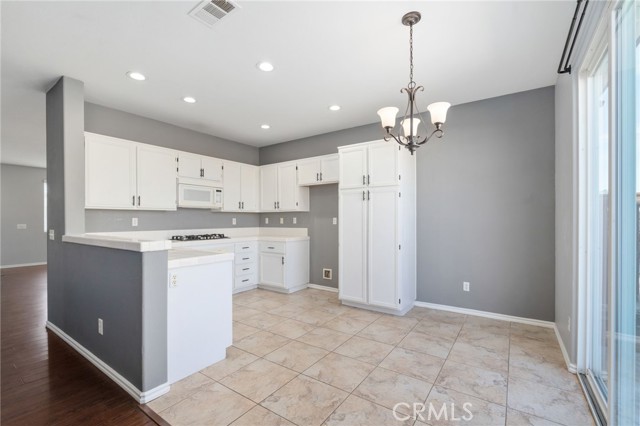 Detail Gallery Image 12 of 39 For 12962 Tehachapi St, Hesperia,  CA 92344 - 4 Beds | 2 Baths