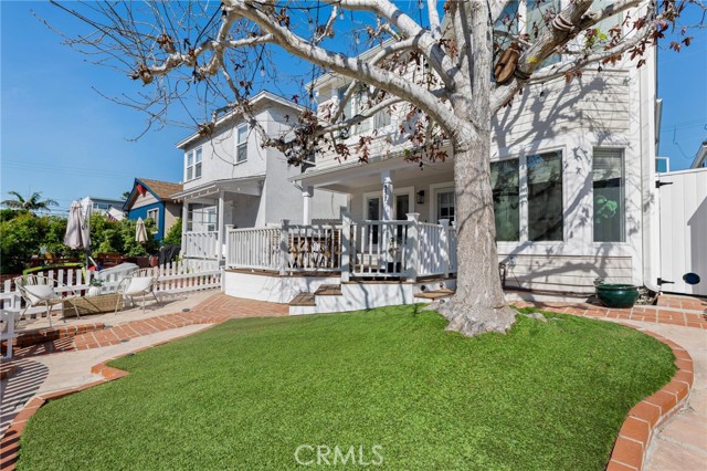 Detail Gallery Image 4 of 52 For 337 10th, Manhattan Beach,  CA 90266 - 5 Beds | 3/1 Baths