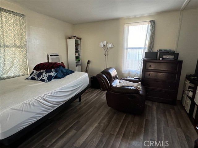 Detail Gallery Image 11 of 20 For 4401 Hughes Ln #57,  Bakersfield,  CA 93304 - 4 Beds | 2 Baths