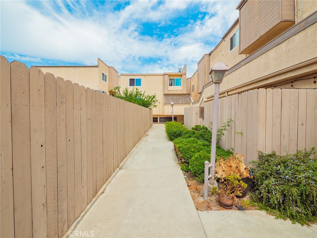 851 E 9th Street 205