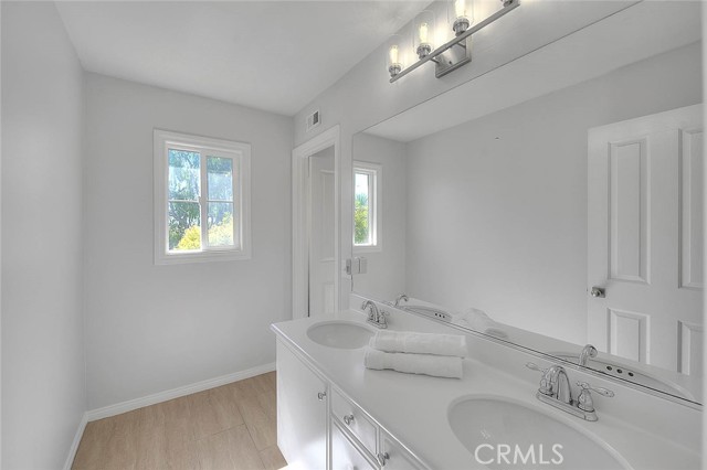 Detail Gallery Image 16 of 30 For 32 Hillsdale, Irvine,  CA 92602 - 4 Beds | 2/1 Baths