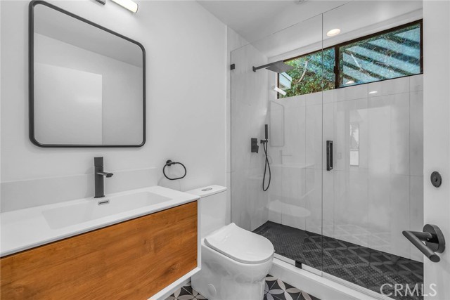Detail Gallery Image 9 of 28 For 1531 Wellesley, Los Angeles,  CA 90025 - 4 Beds | 3 Baths