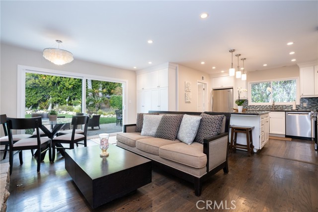 825 Tyburn Road, Palos Verdes Estates CA: https://media.crmls.org/medias/248dfdfb-8c32-46c0-8a25-7ff32de8844a.jpg