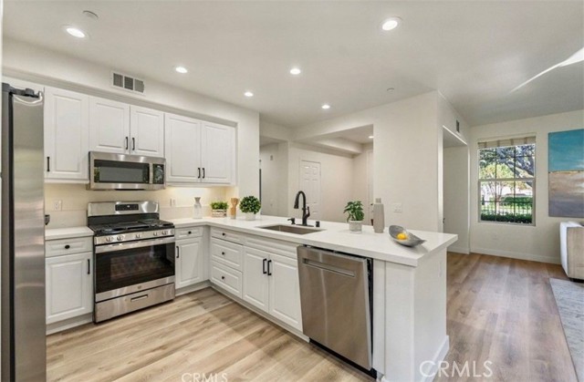 Detail Gallery Image 5 of 13 For 42 Vintage, Irvine,  CA 92620 - 1 Beds | 1/1 Baths