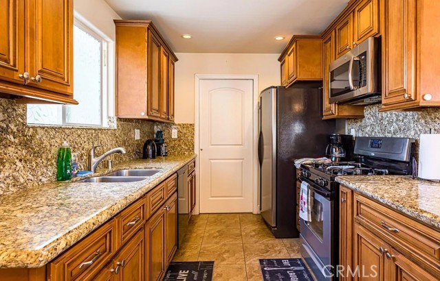 7101 Fallbrook Avenue, West Hills CA: https://media.crmls.org/medias/248e5f95-733e-4500-8b42-f5dfb721b5be.jpg
