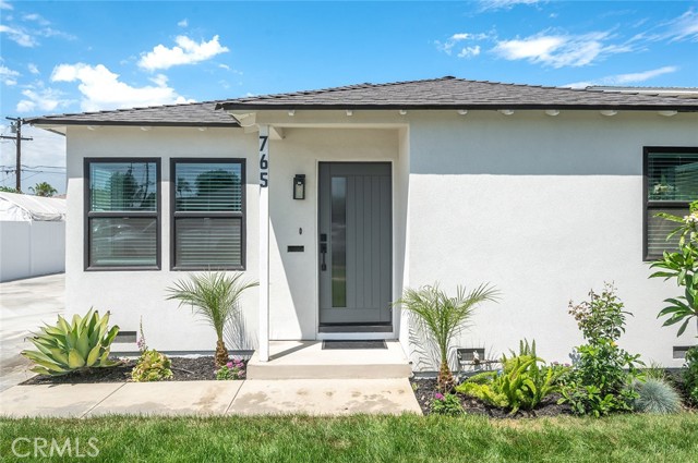 765 E Silva Street, Long Beach CA: https://media.crmls.org/medias/248e621d-52be-4cca-b45b-4b15a98e06f6.jpg