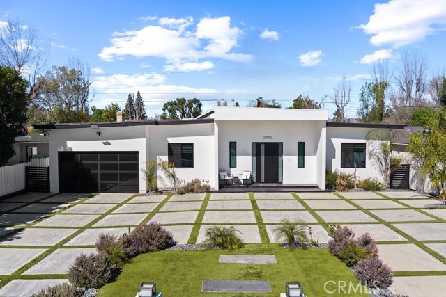 Detail Gallery Image 2 of 70 For 23143 Leonora Dr, Woodland Hills,  CA 91367 - 5 Beds | 4 Baths