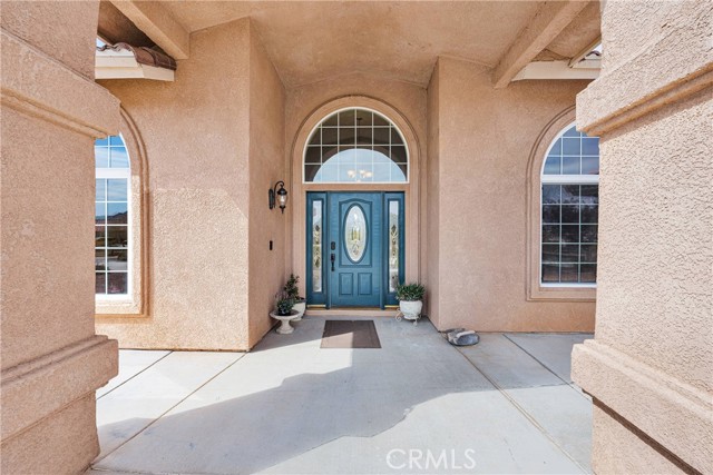 Detail Gallery Image 2 of 69 For 19501 Kinai Rd, Apple Valley,  CA 92307 - 4 Beds | 2/1 Baths