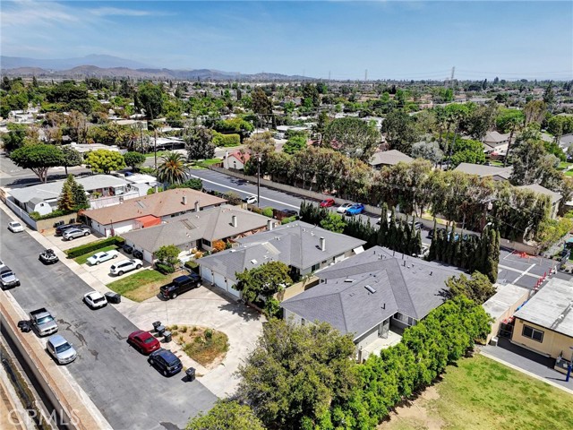 402 E Glendale Drive, Orange CA: https://media.crmls.org/medias/24905444-946f-416f-8596-96c94e705be4.jpg